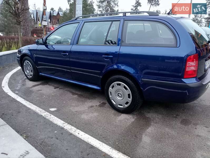 Универсал Skoda Octavia 2010 в Обухове