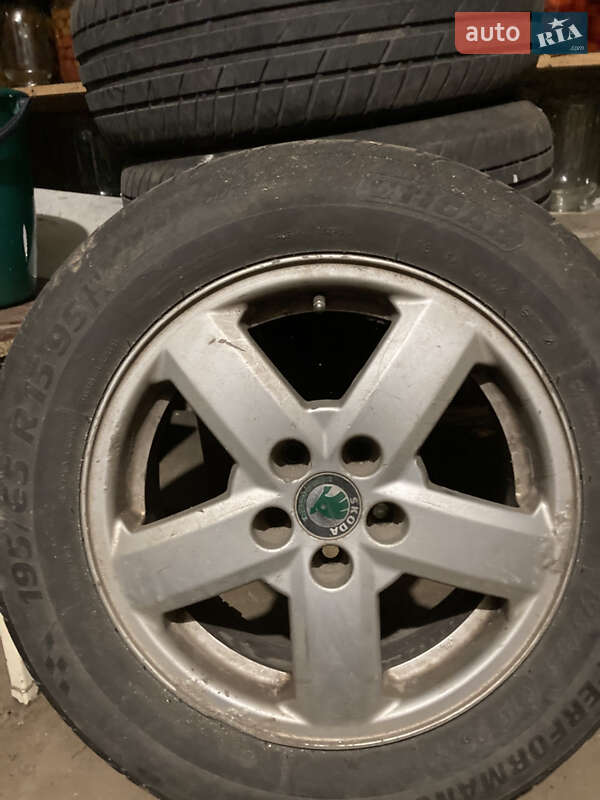 Ліфтбек Skoda Octavia 2004 в Лугинах