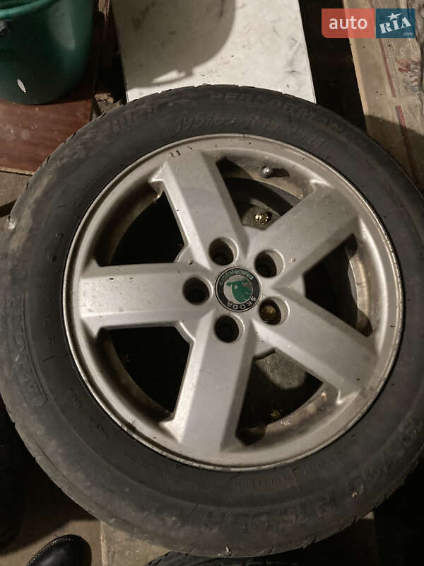 Ліфтбек Skoda Octavia 2004 в Лугинах