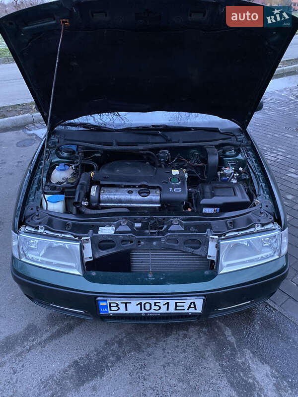 Лифтбек Skoda Octavia 2002 в Херсоне
