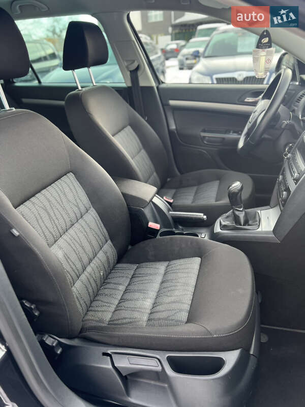 Универсал Skoda Octavia 2011 в Староконстантинове