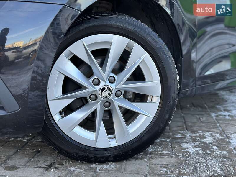 Универсал Skoda Octavia 2021 в Киеве