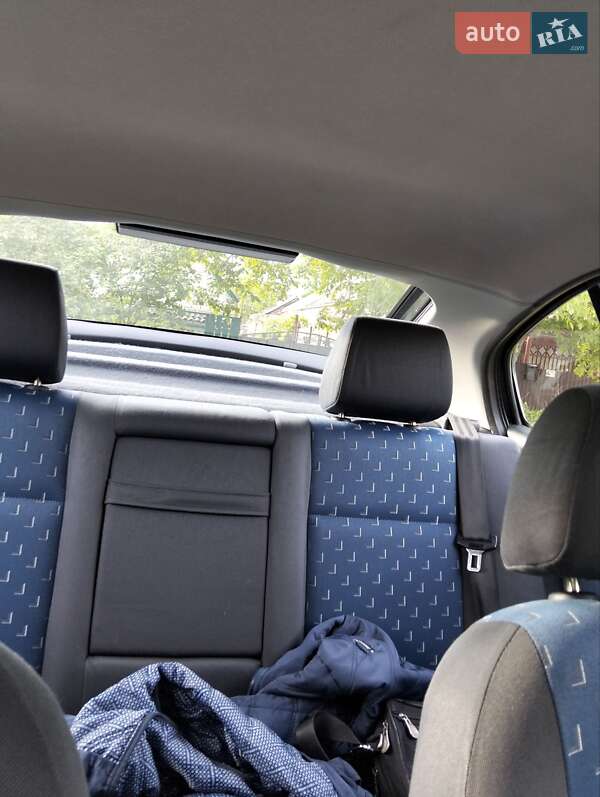 Лифтбек Skoda Octavia 2003 в Умани