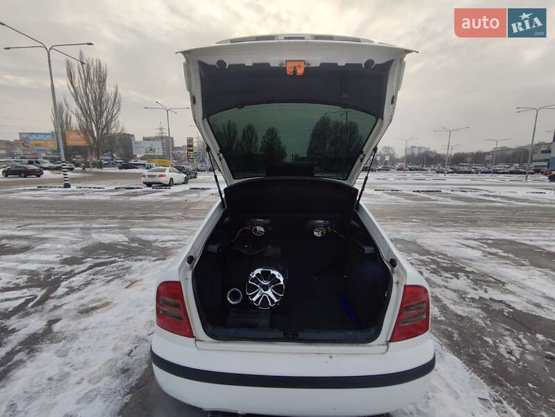 Лифтбек Skoda Octavia 2002 в Днепре