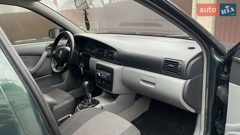 Лифтбек Skoda Octavia 2003 в Врадиевке