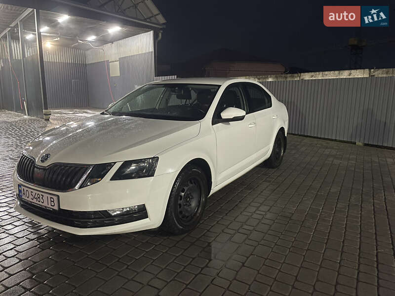 Лифтбек Skoda Octavia 2017 в Ужгороде