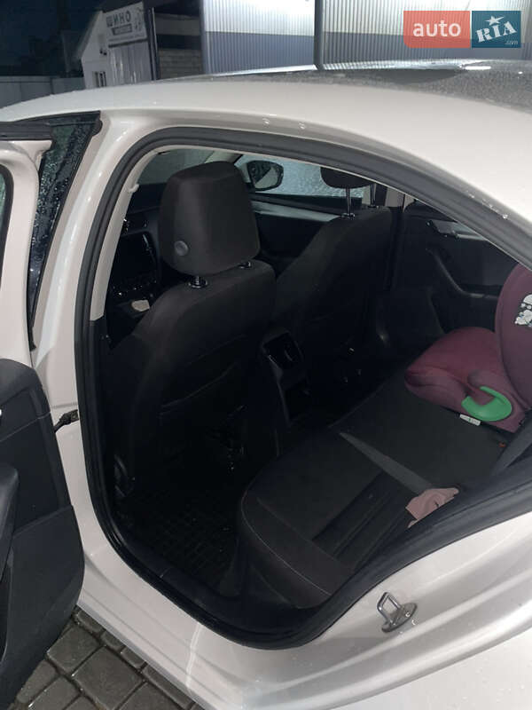 Лифтбек Skoda Octavia 2017 в Ужгороде