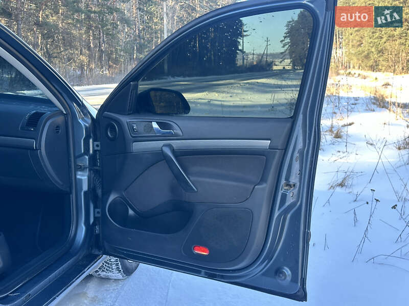 Универсал Skoda Octavia 2005 в Богодухове