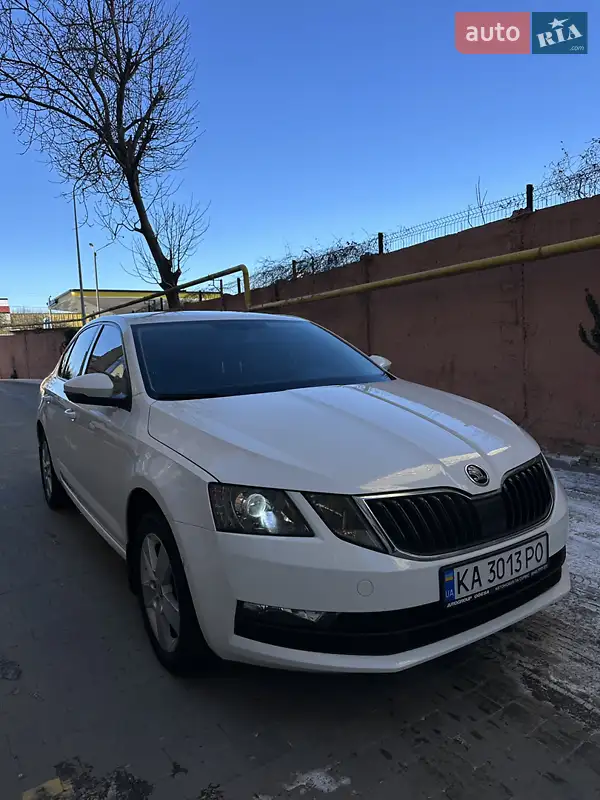 Skoda Octavia 2018 VIN TMBAC2NEXJB009323 фото оголошення 4 з 37