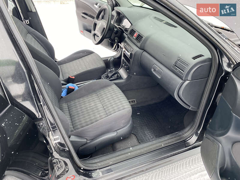 Лифтбек Skoda Octavia 2005 в Ахтырке