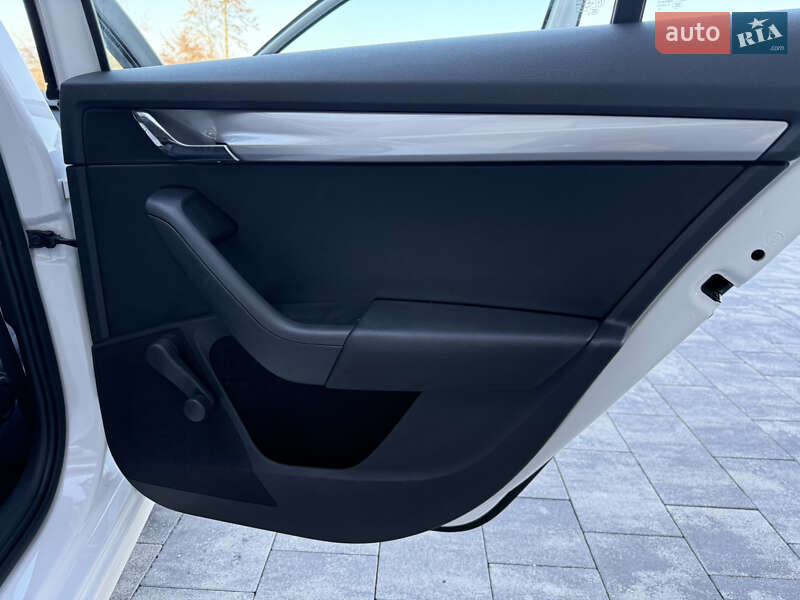 Лифтбек Skoda Octavia 2016 в Иршаве