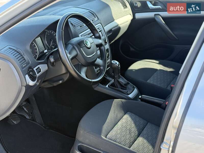 Универсал Skoda Octavia 2012 в Сарнах