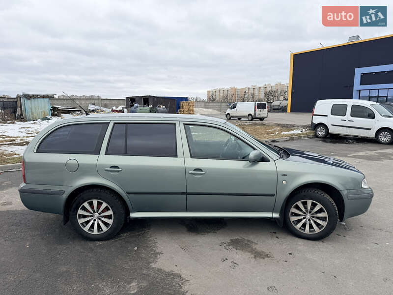 Универсал Skoda Octavia 2002 в Софиевской Борщаговке