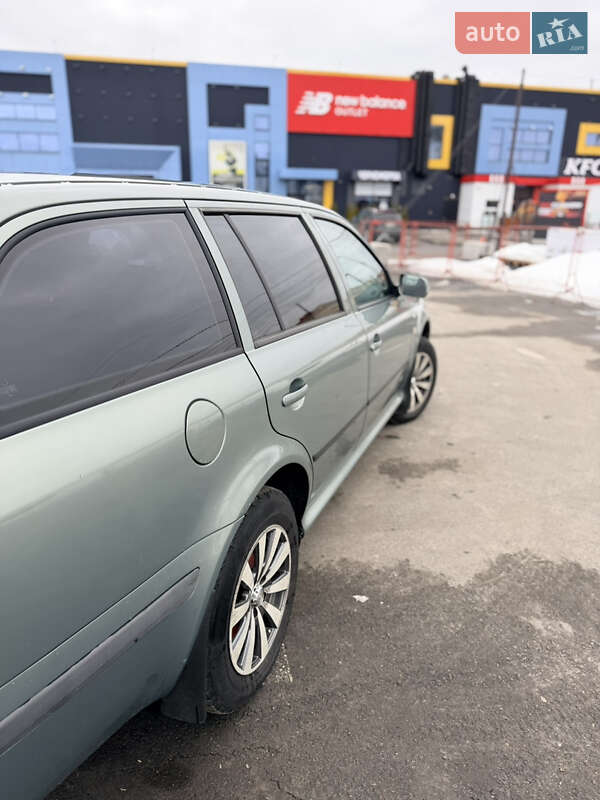 Универсал Skoda Octavia 2002 в Софиевской Борщаговке