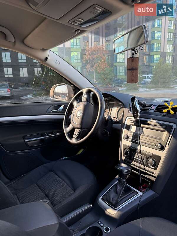 Универсал Skoda Octavia 2010 в Софиевской Борщаговке