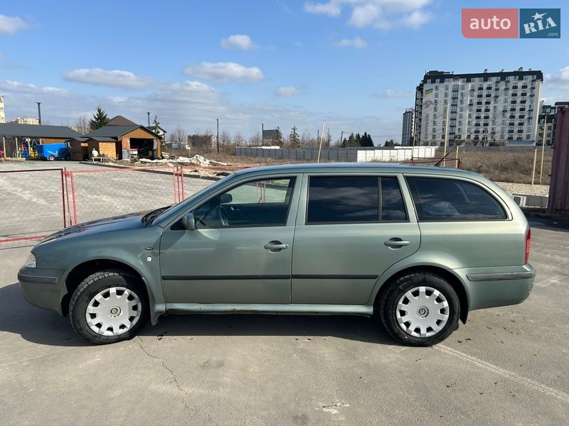 Универсал Skoda Octavia 2002 в Софиевской Борщаговке