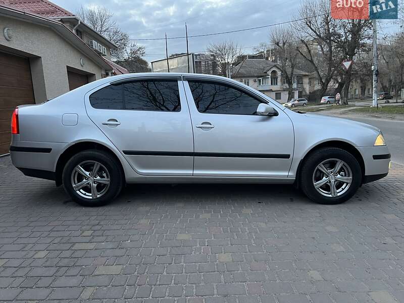 Лифтбек Skoda Octavia 2006 в Одессе