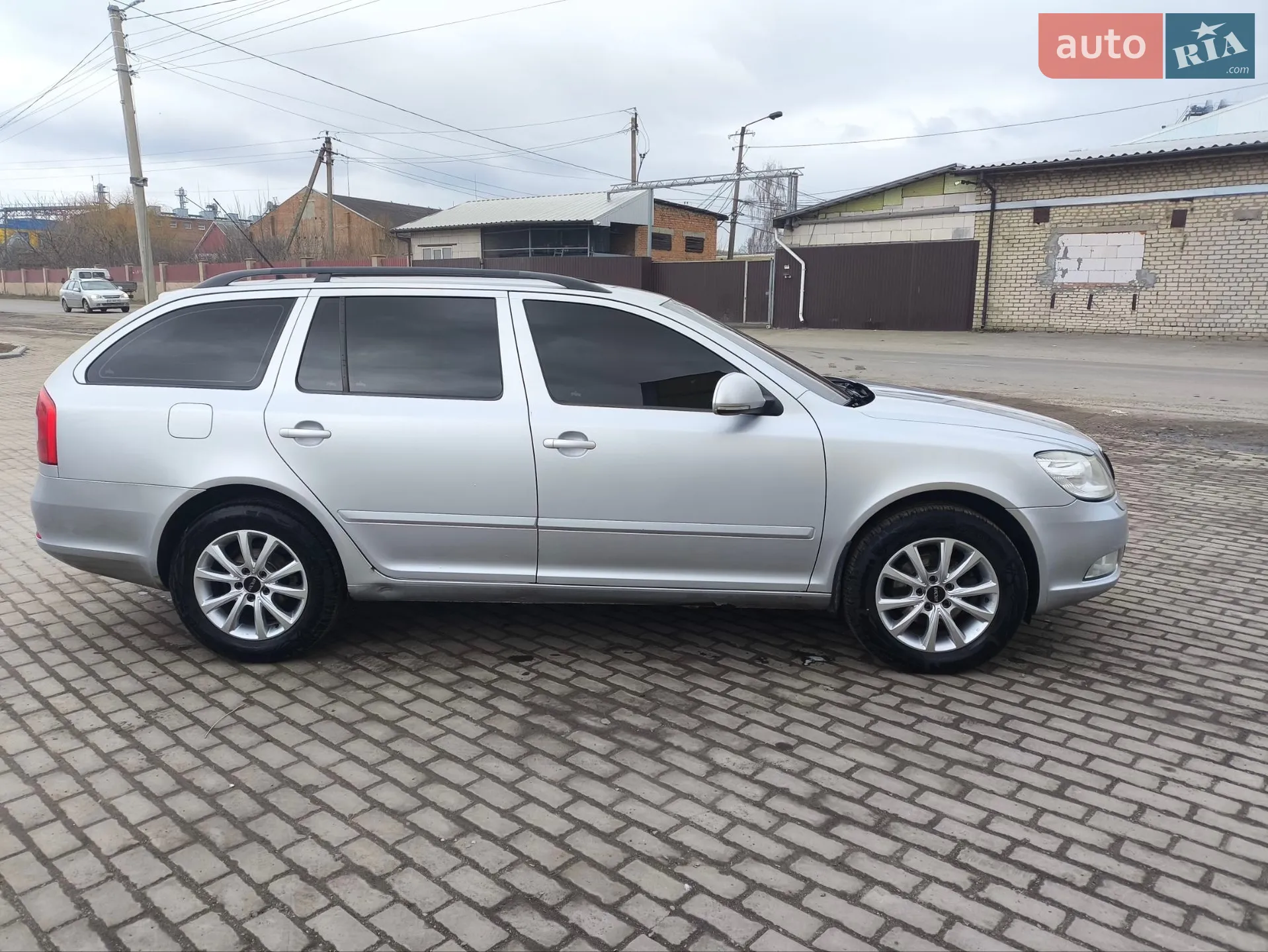 2010 Skoda Octavia - мініатюра 2