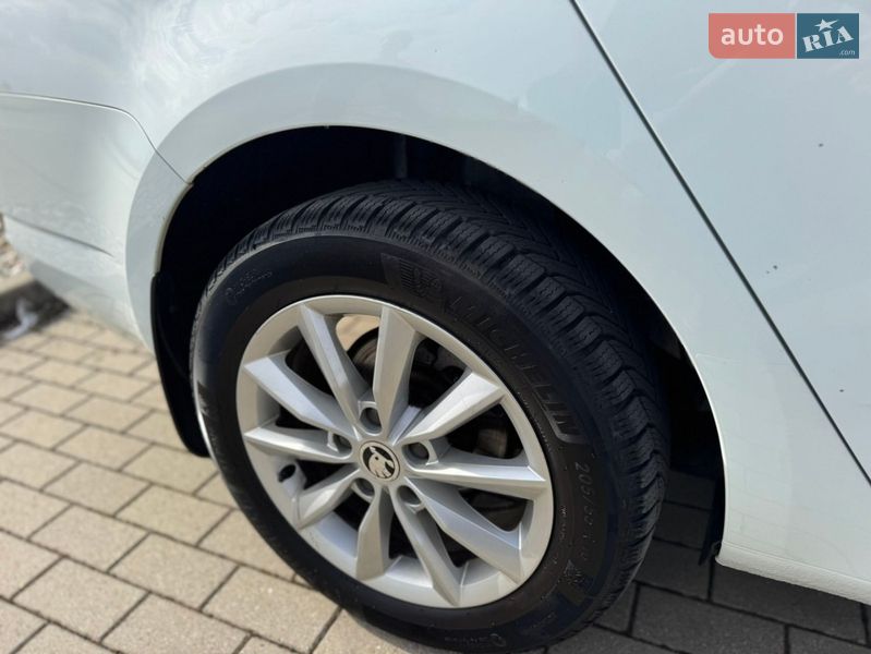 Универсал Skoda Octavia 2015 в Ужгороде