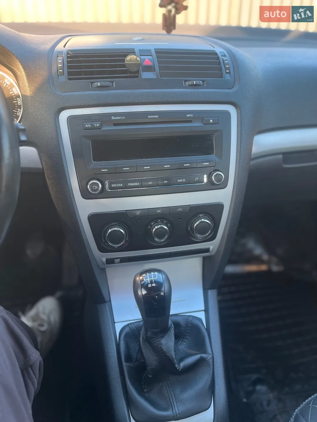 2010 Skoda Octavia - мініатюра 8