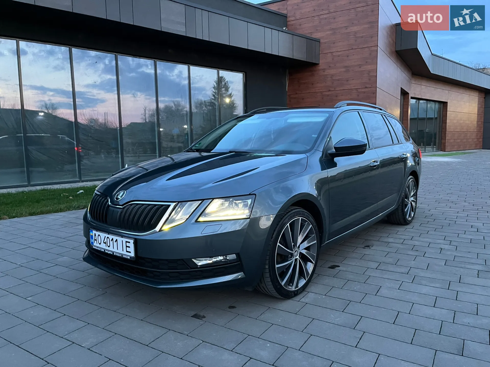 2017 Skoda Octavia - мініатюра 2