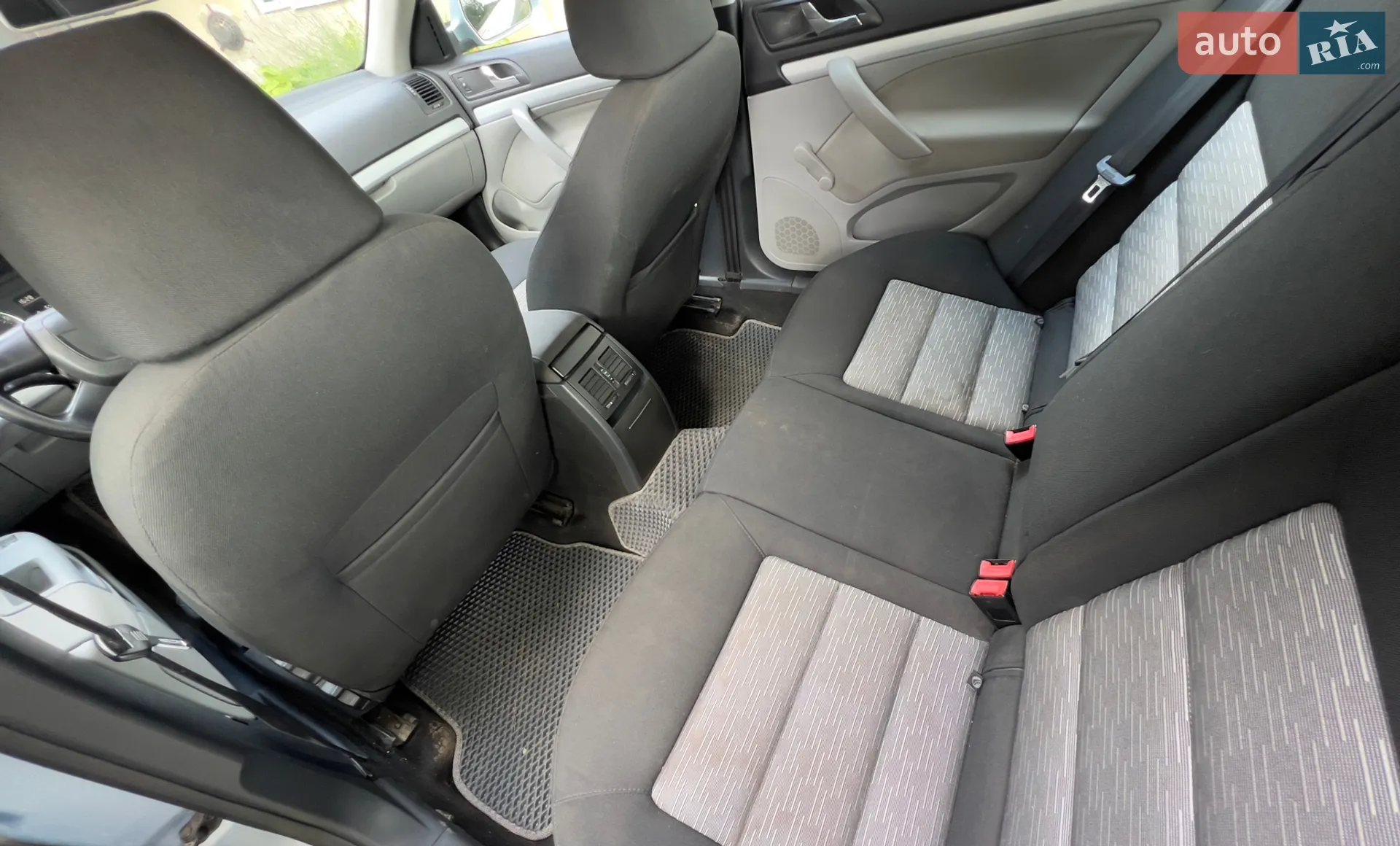 2010 Skoda Octavia - мініатюра 26