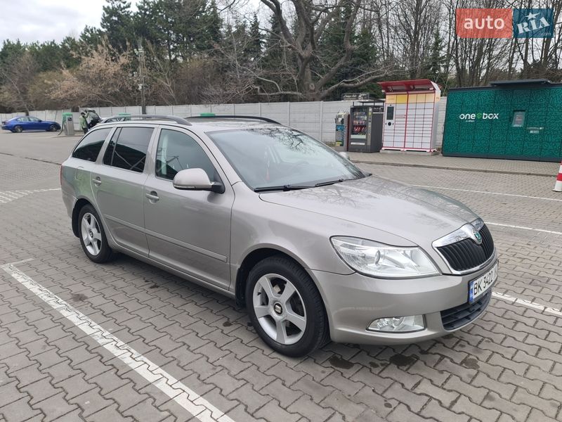 Универсал Skoda Octavia 2012 в Остроге