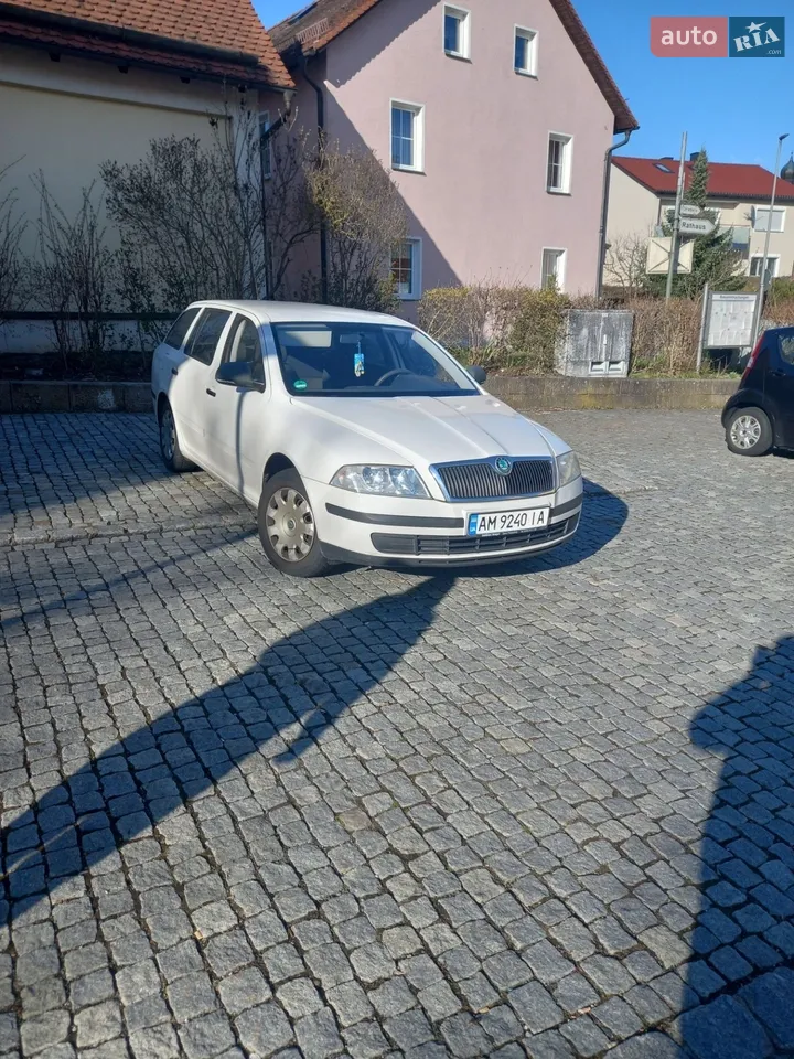 2010 Skoda Octavia - мініатюра 16