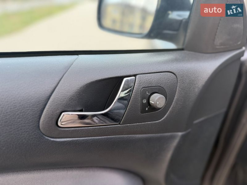 Лифтбек Skoda Octavia 2009 в Ровно