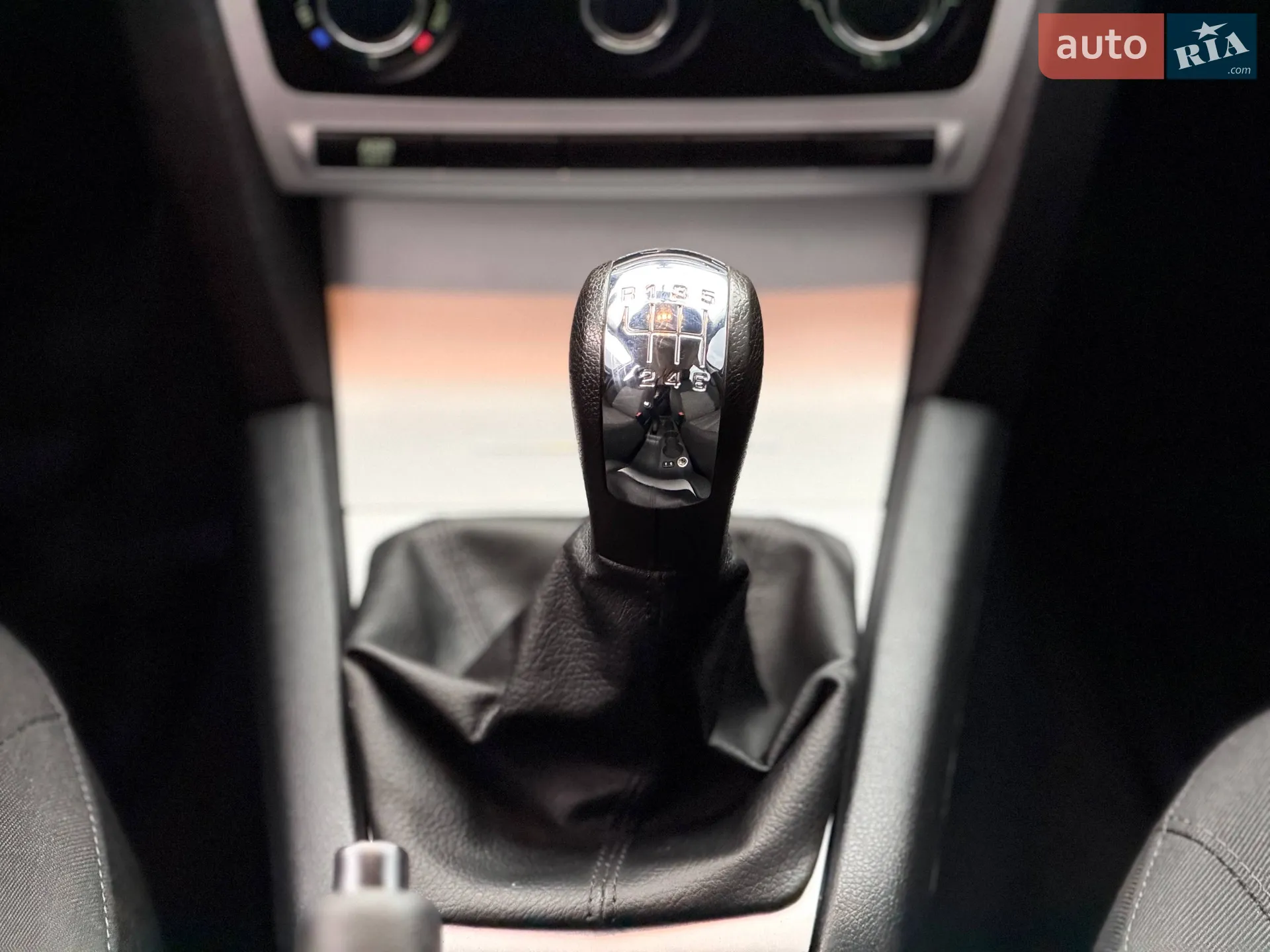 2010 Skoda Octavia - мініатюра 43
