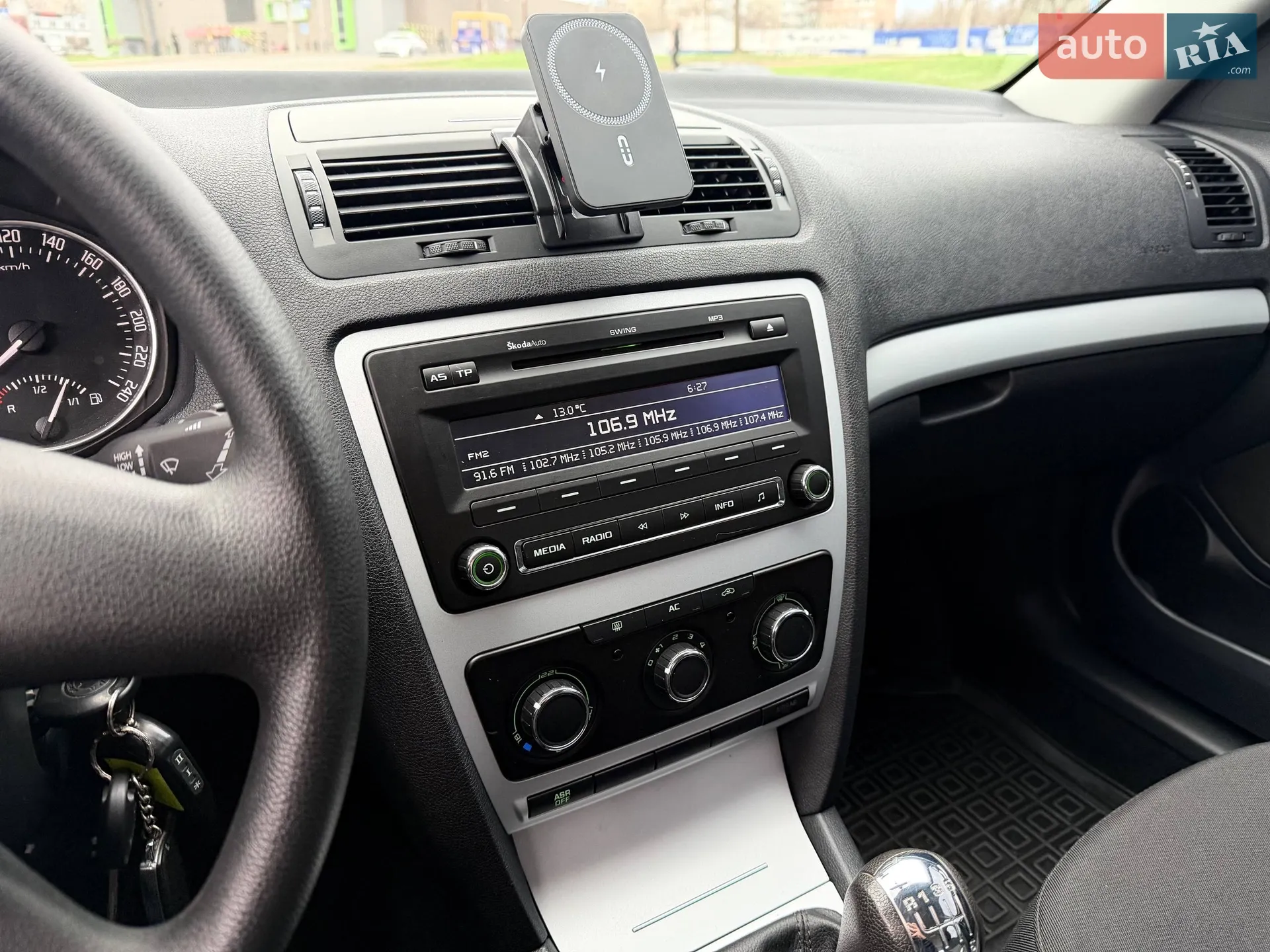 2010 Skoda Octavia - мініатюра 45