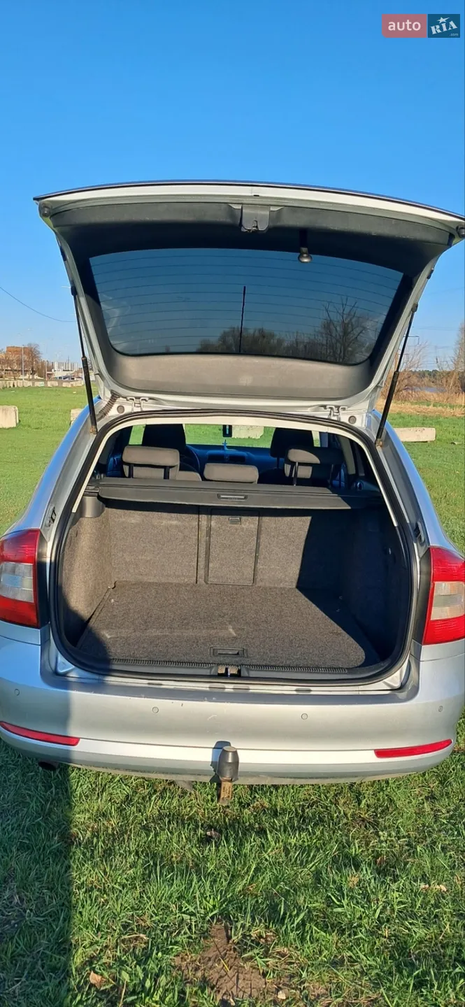 2010 Skoda Octavia - мініатюра 16
