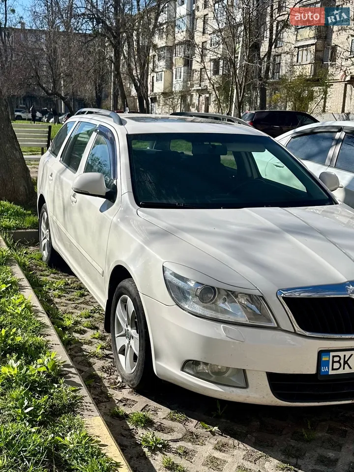 2010 Skoda Octavia - мініатюра 26
