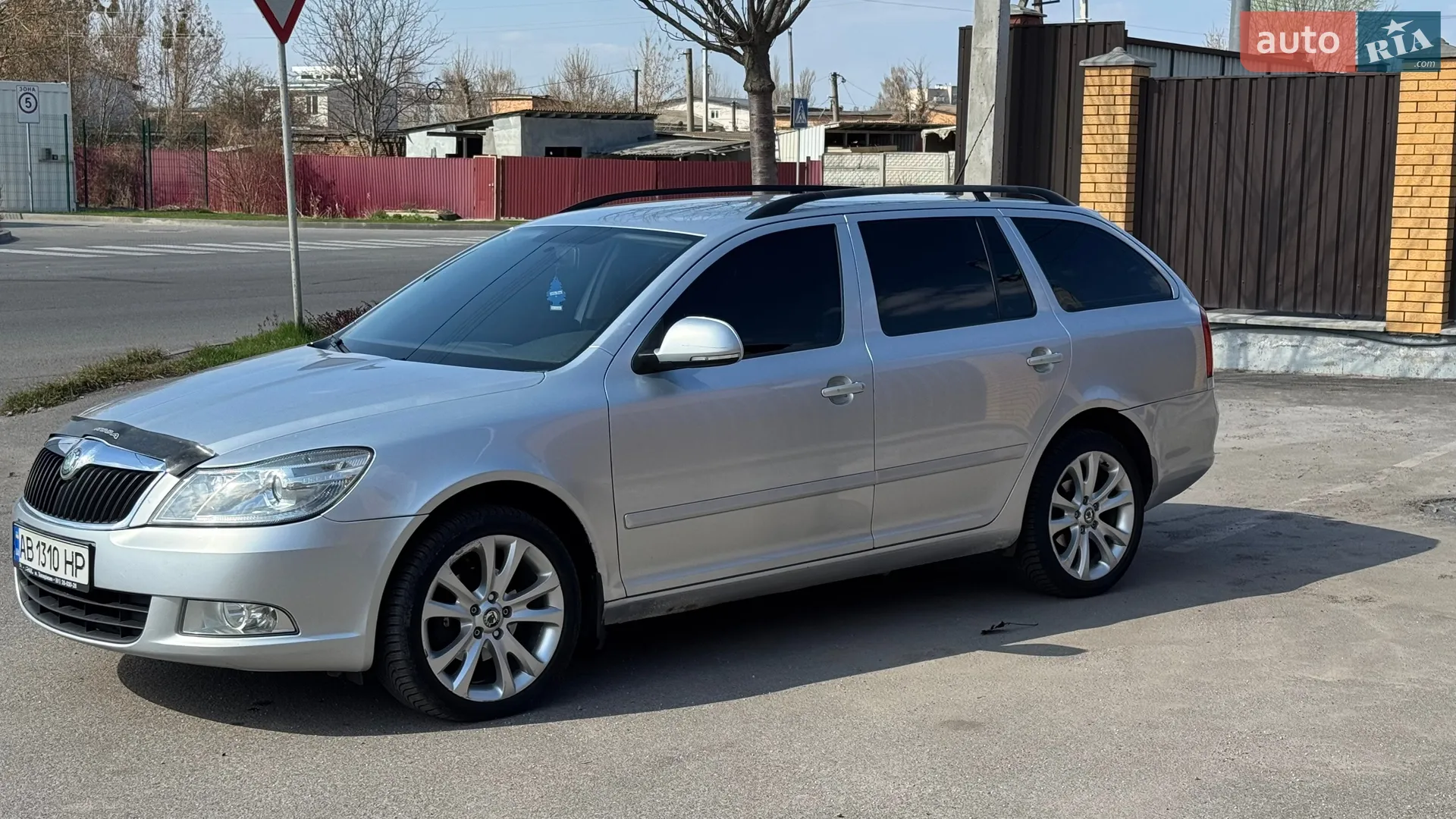 2010 Skoda Octavia - мініатюра 13