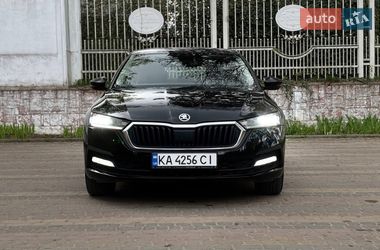 Ліфтбек Skoda Octavia 2021 в Чернівцях
