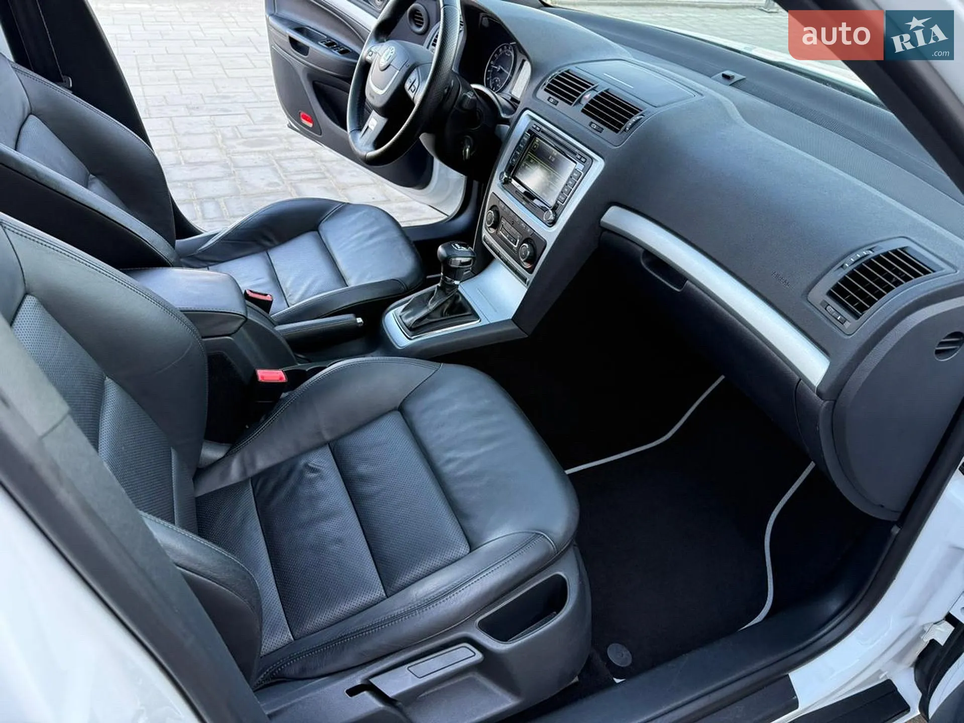 2010 Skoda Octavia - мініатюра 38