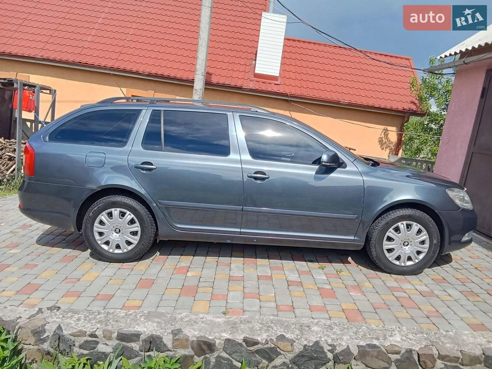 2010 Skoda Octavia - мініатюра 2