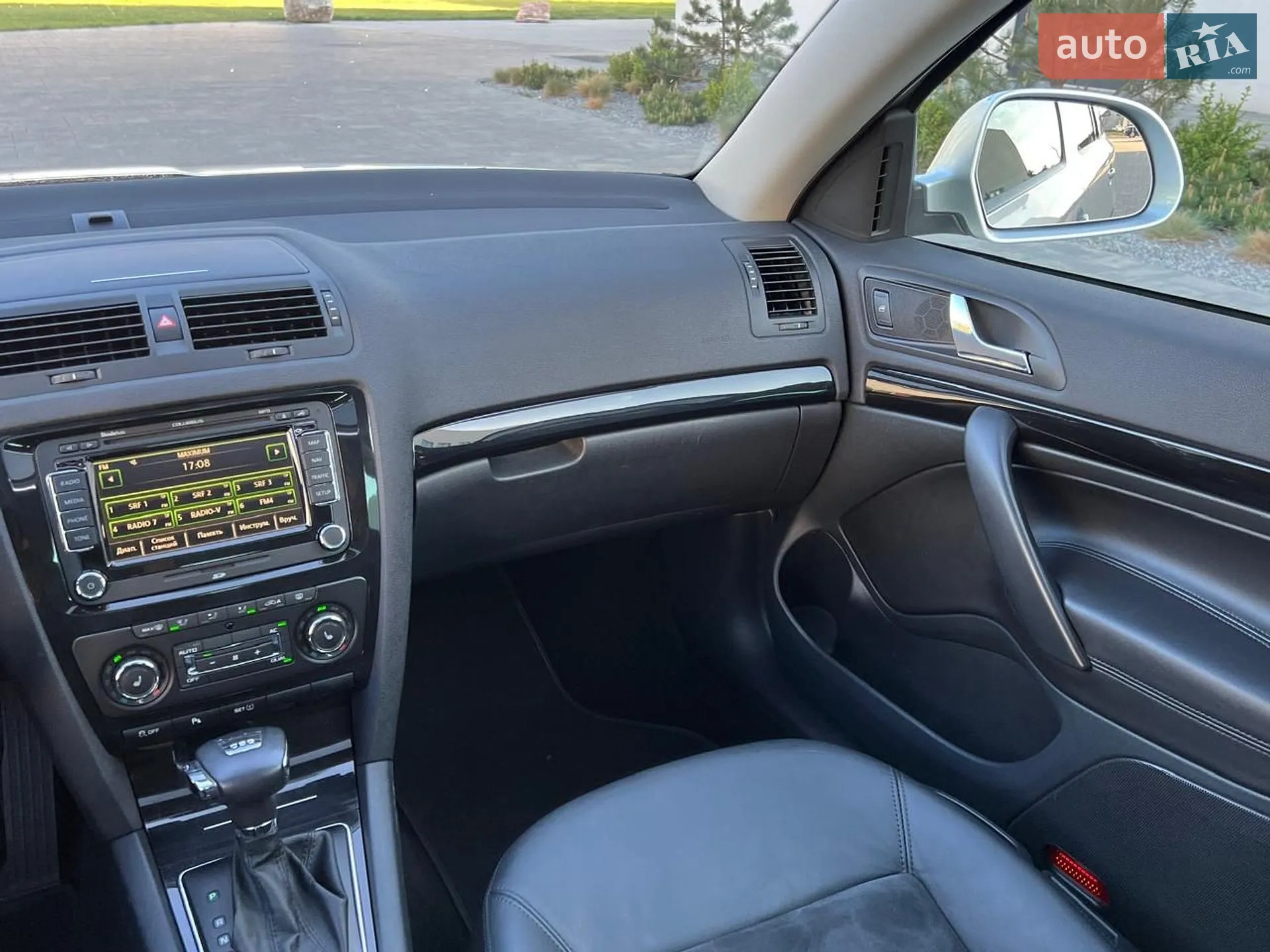 2010 Skoda Octavia - мініатюра 143