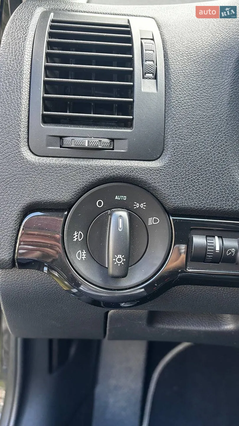 2010 Skoda Octavia - мініатюра 49