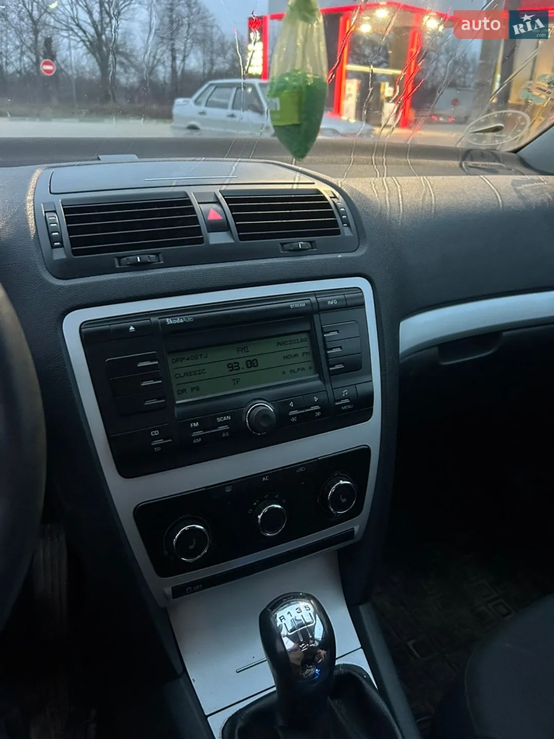 2010 Skoda Octavia - мініатюра 13