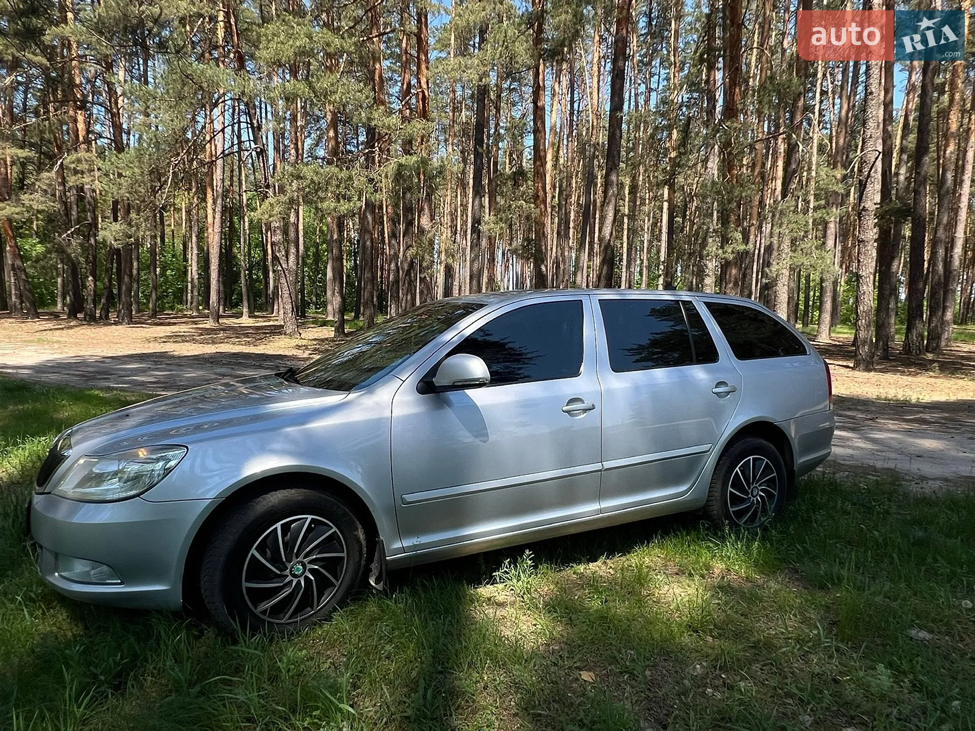 2010 Skoda Octavia - мініатюра 2