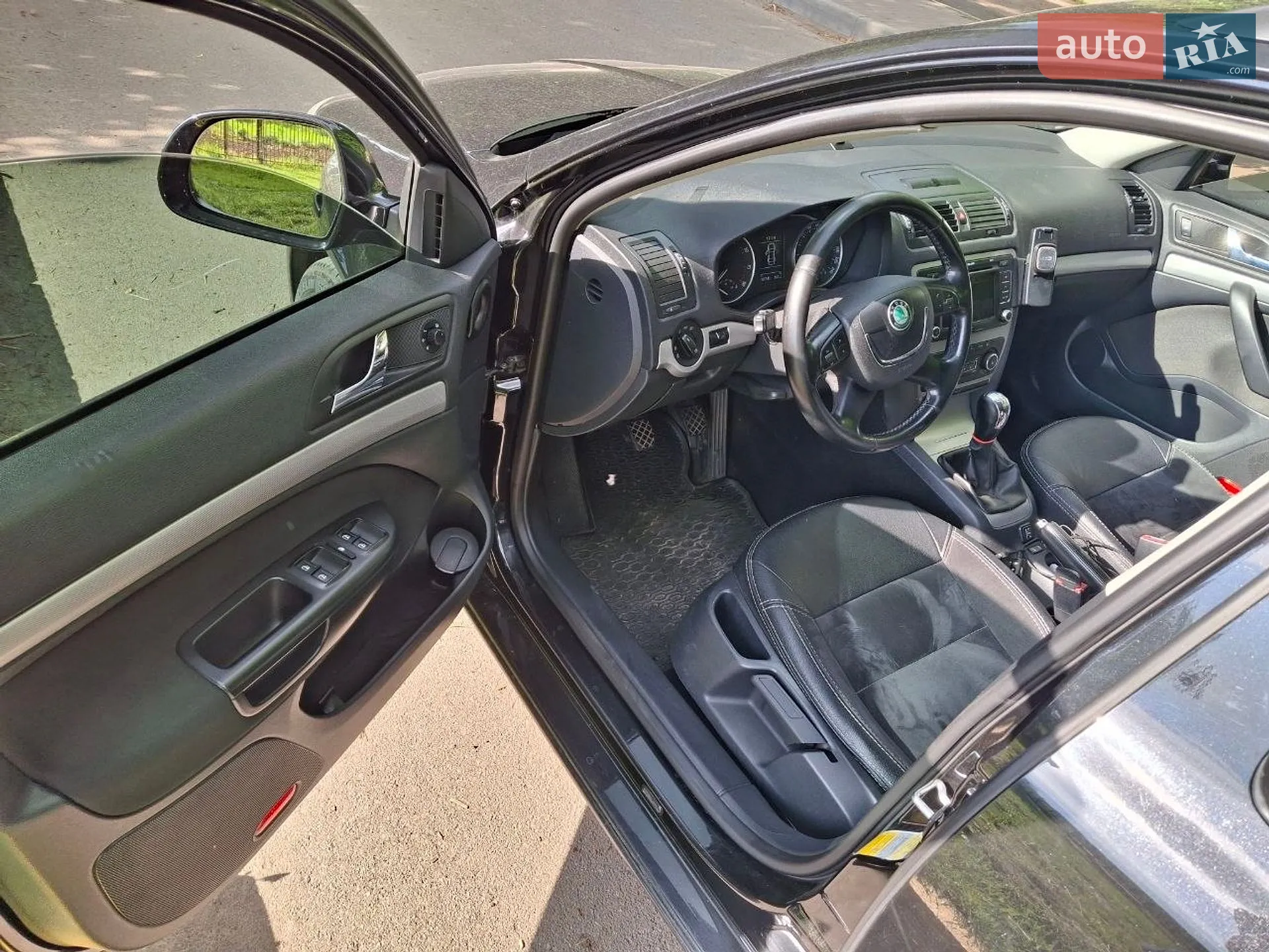 2010 Skoda Octavia - мініатюра 10