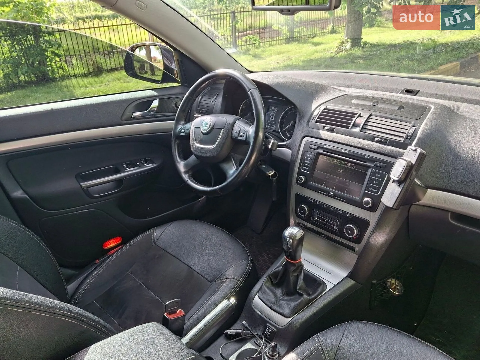 2010 Skoda Octavia - мініатюра 12