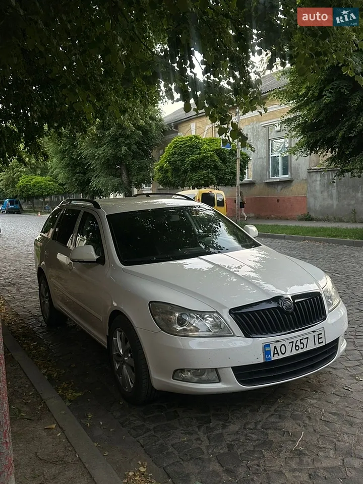 2010 Skoda Octavia - мініатюра 12