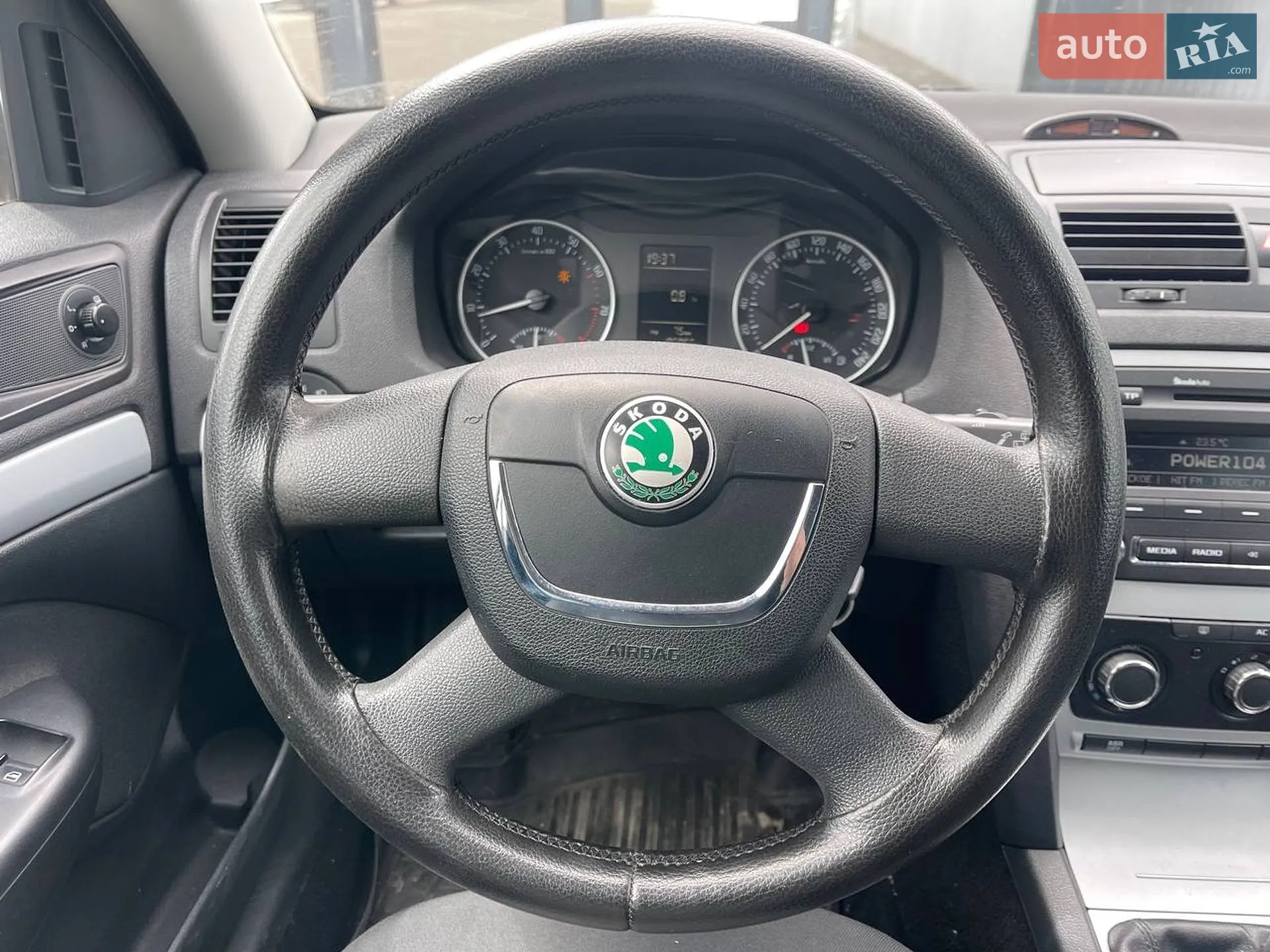 2010 Skoda Octavia - мініатюра 15
