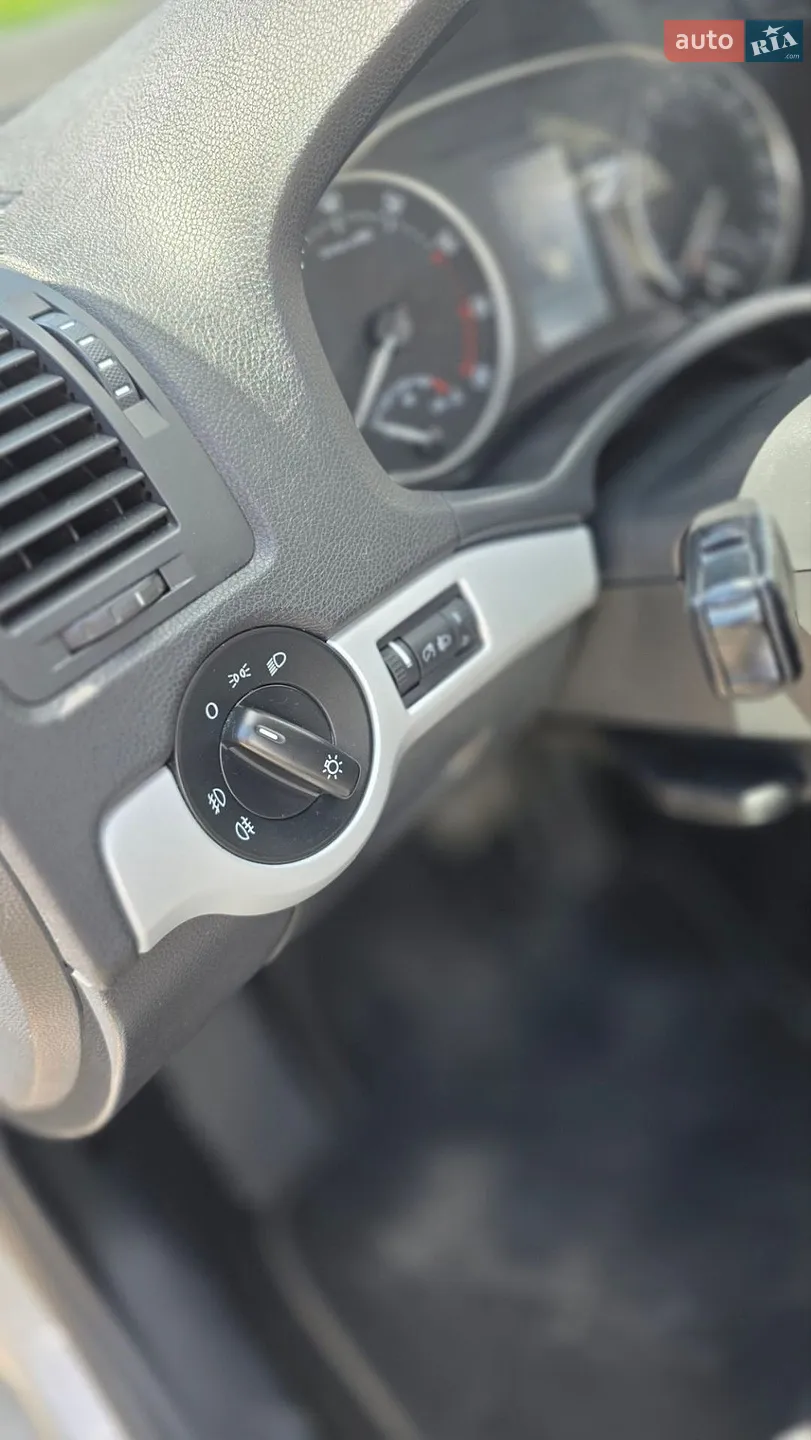 2011 Skoda Octavia - мініатюра 30