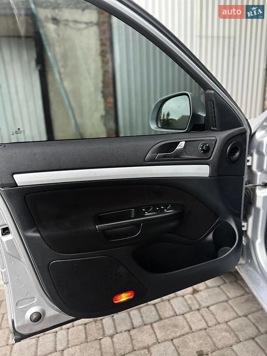 2010 Skoda Octavia - мініатюра 21