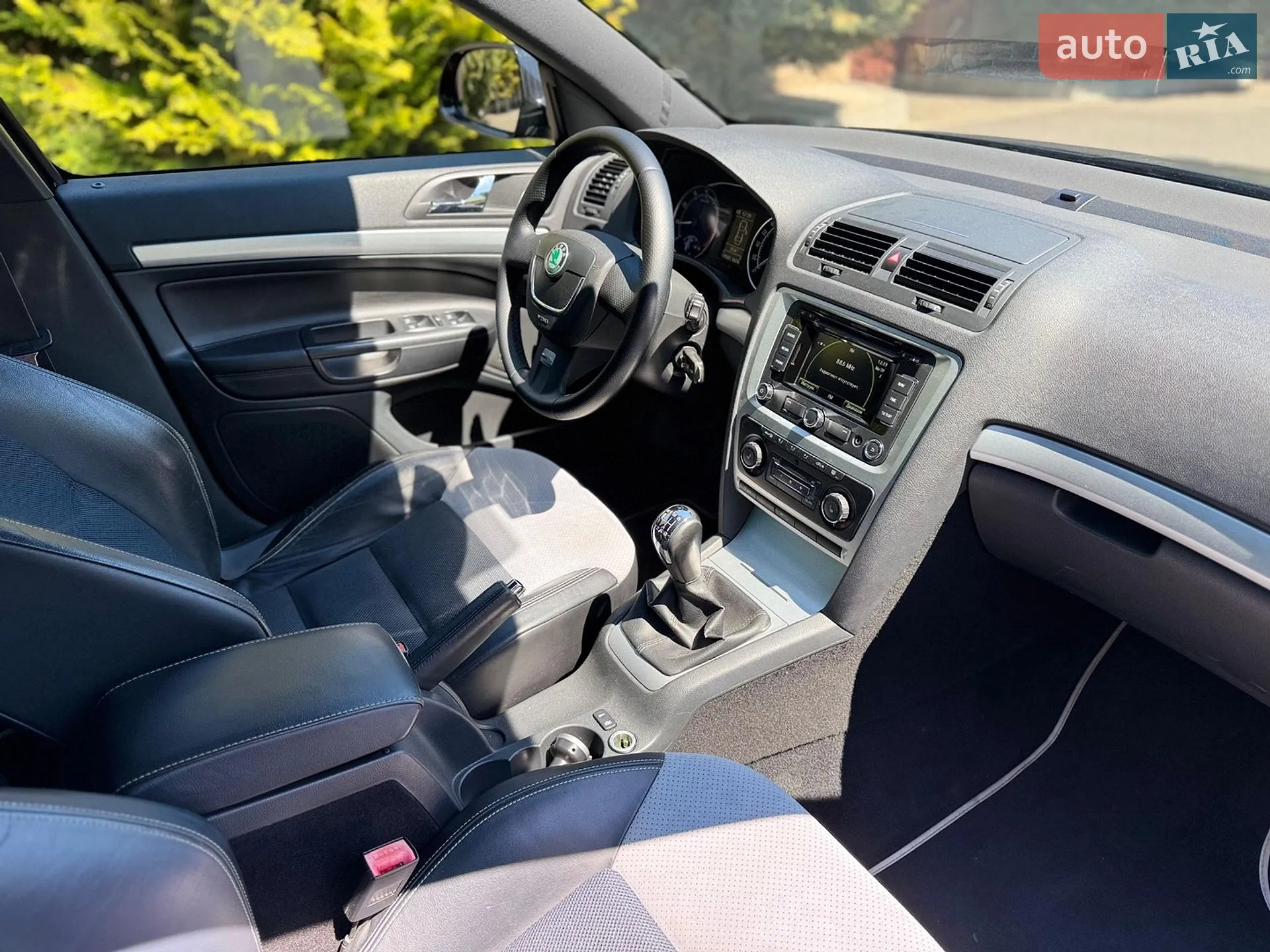 2010 Skoda Octavia - мініатюра 76