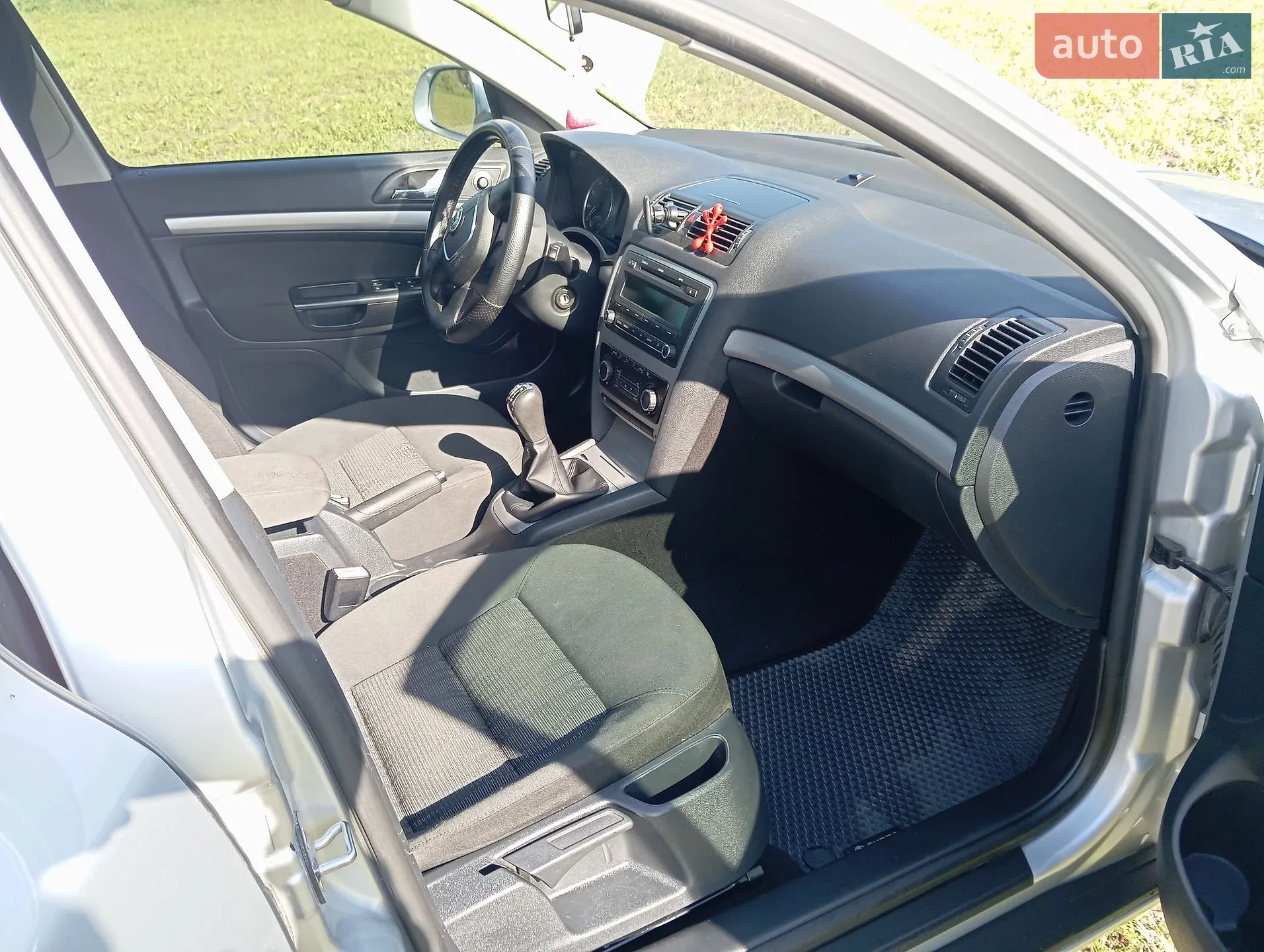 2010 Skoda Octavia - мініатюра 18