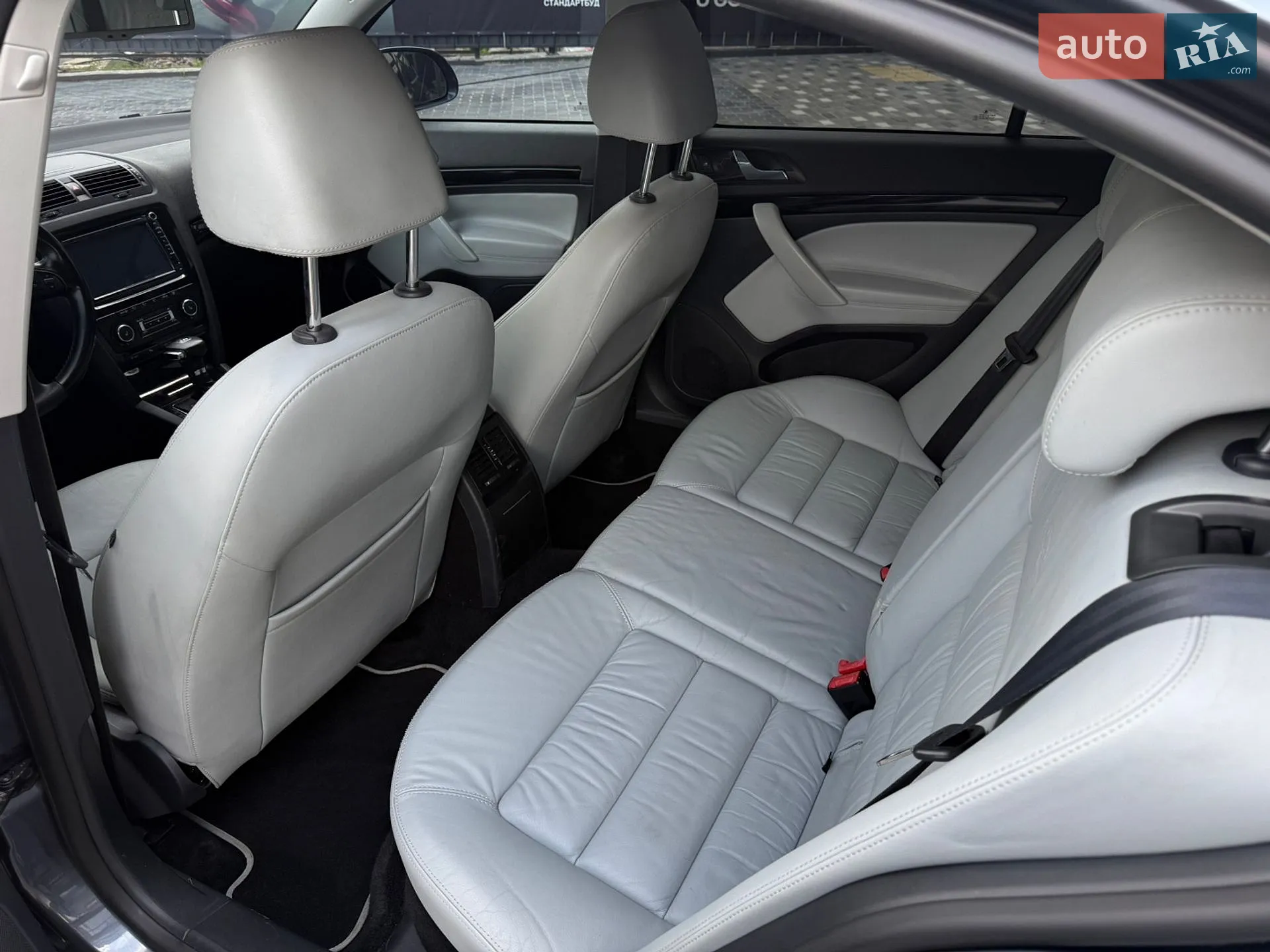 2010 Skoda Octavia - мініатюра 48